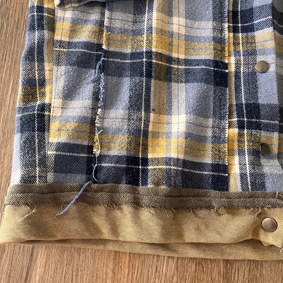 POL Oversized Frayed Flannel Shacket Hoodie. Blues/Yellow. Size Medium. - Picture 6 of 11